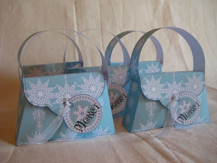 Activité d'anniversaire Reine des Neiges - Créer des petits sacs cadeaux