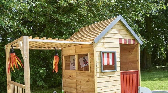 Faire une cabane d'enfants à partir d'un abri de jardin