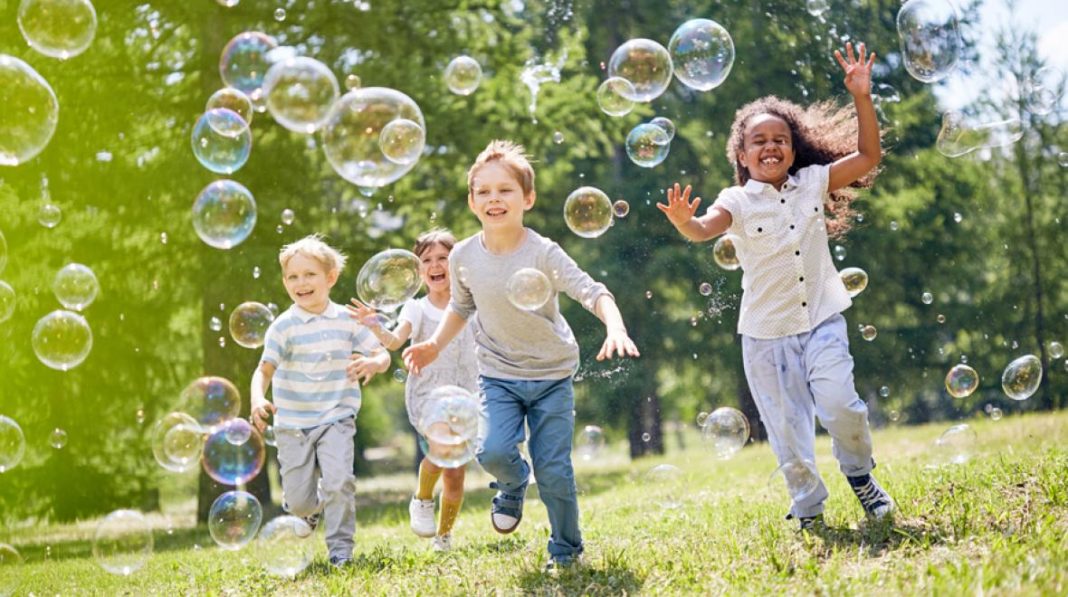 Quelles solutions pour faire garder ses enfants pendant les vacances scolaires