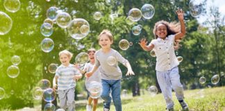 Quelles solutions pour faire garder ses enfants pendant les vacances scolaires