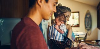 Comment se partager les tâches au sein du couple à la naissance d'un bébé
