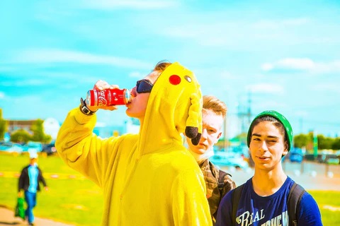 Combinaison pikachu en festival