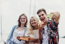 Comment faire des montages photo créatifs pour amuser tes amis