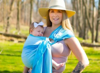 Conseils pour bien porter bébé sur la hanche
