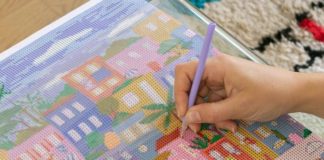 Développer la créativité de ton enfant : et si tu testais la broderie diamant ? :) Activité broderie diamant