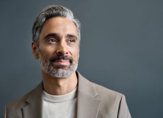 Quelle coiffure pour un homme de 50 ans ? Coupe de cheveux homme 50 ans