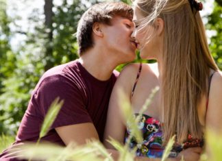 Comment et pourquoi parler de sexualité bienveillante aux adolescents est essentiel ? sexualite bienveillante ado parent