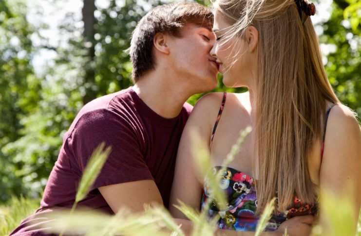 Comment et pourquoi parler de sexualité bienveillante aux adolescents est essentiel ? sexualite bienveillante ado parent